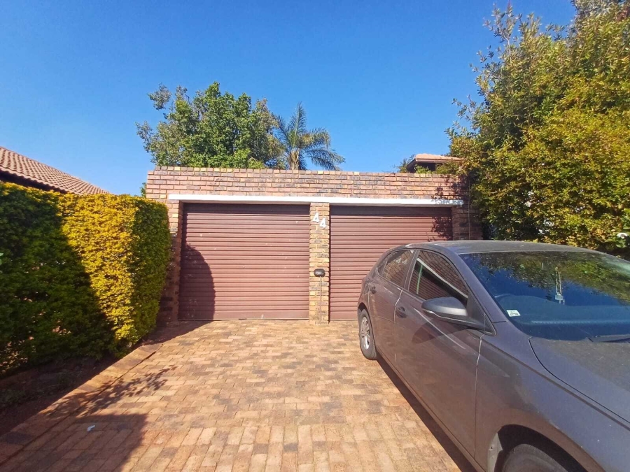 To Let 2 Bedroom Property for Rent in Weltevreden A H Gauteng