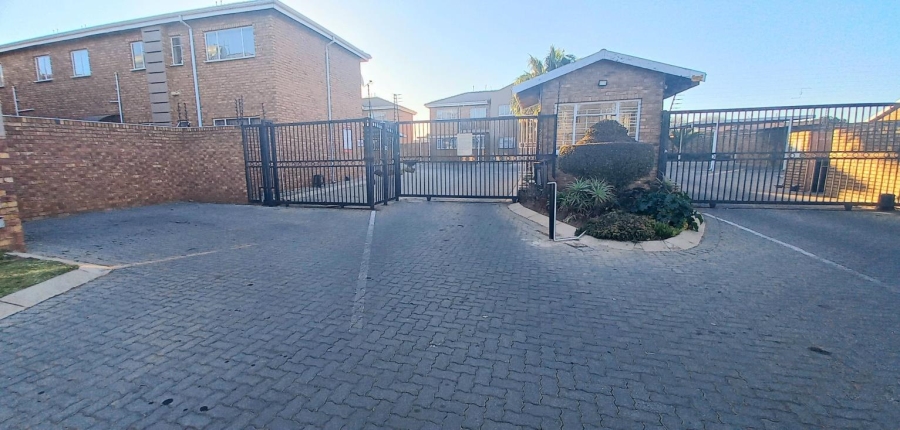 To Let 2 Bedroom Property for Rent in Dalpark Gauteng