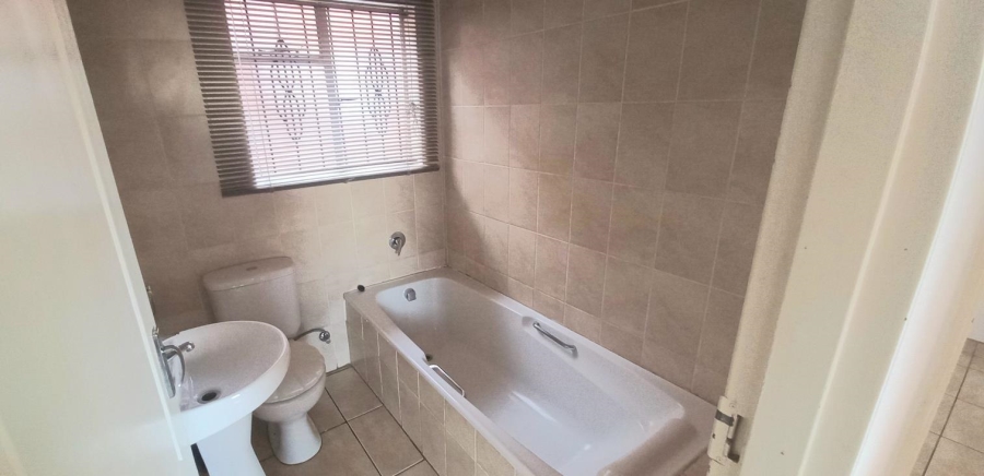 To Let 2 Bedroom Property for Rent in Dalpark Gauteng