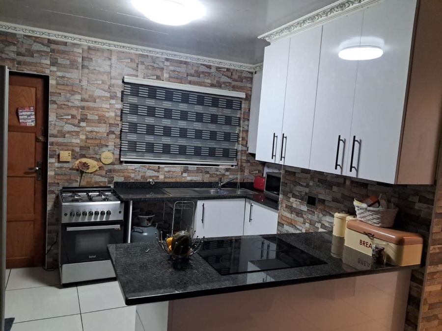 To Let 2 Bedroom Property for Rent in Raceview Gauteng