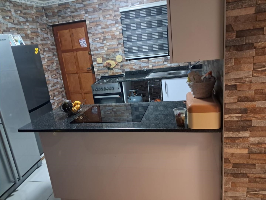 To Let 2 Bedroom Property for Rent in Raceview Gauteng