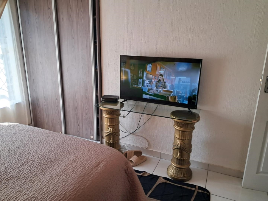 To Let 2 Bedroom Property for Rent in Raceview Gauteng