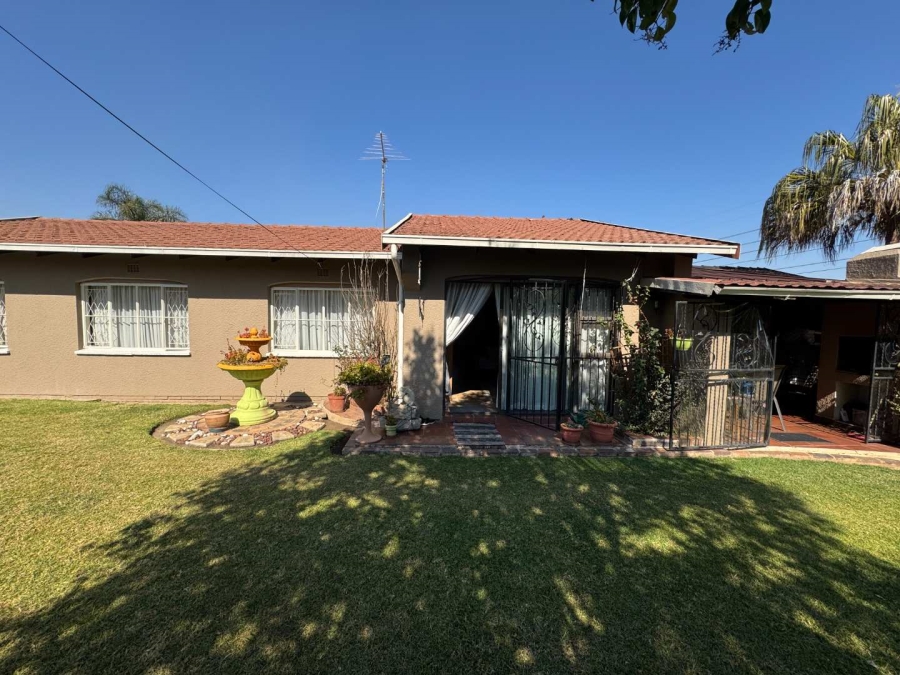 3 Bedroom Property for Sale in Verwoerdpark Gauteng