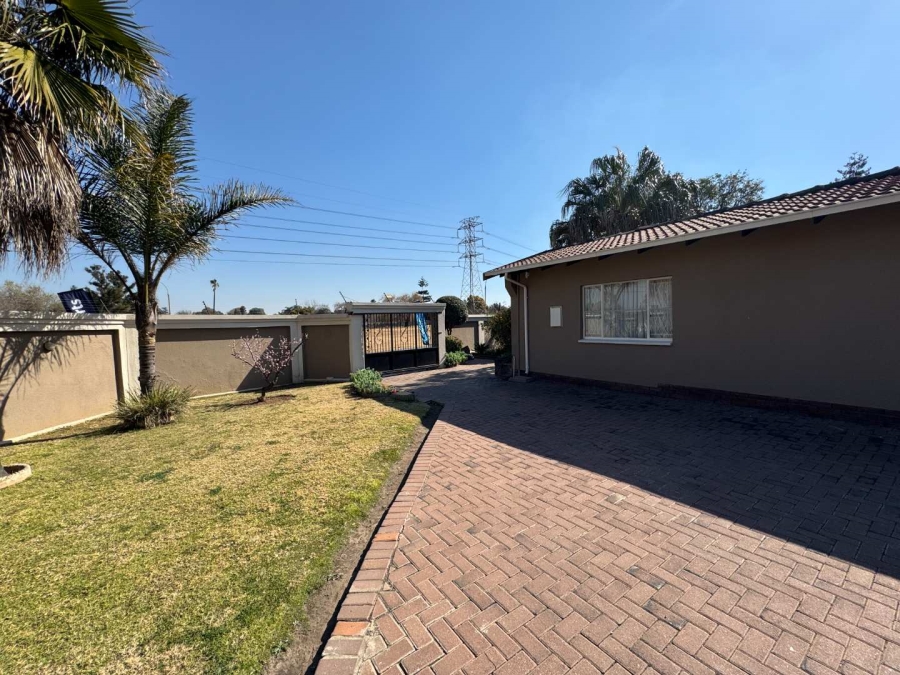 3 Bedroom Property for Sale in Verwoerdpark Gauteng