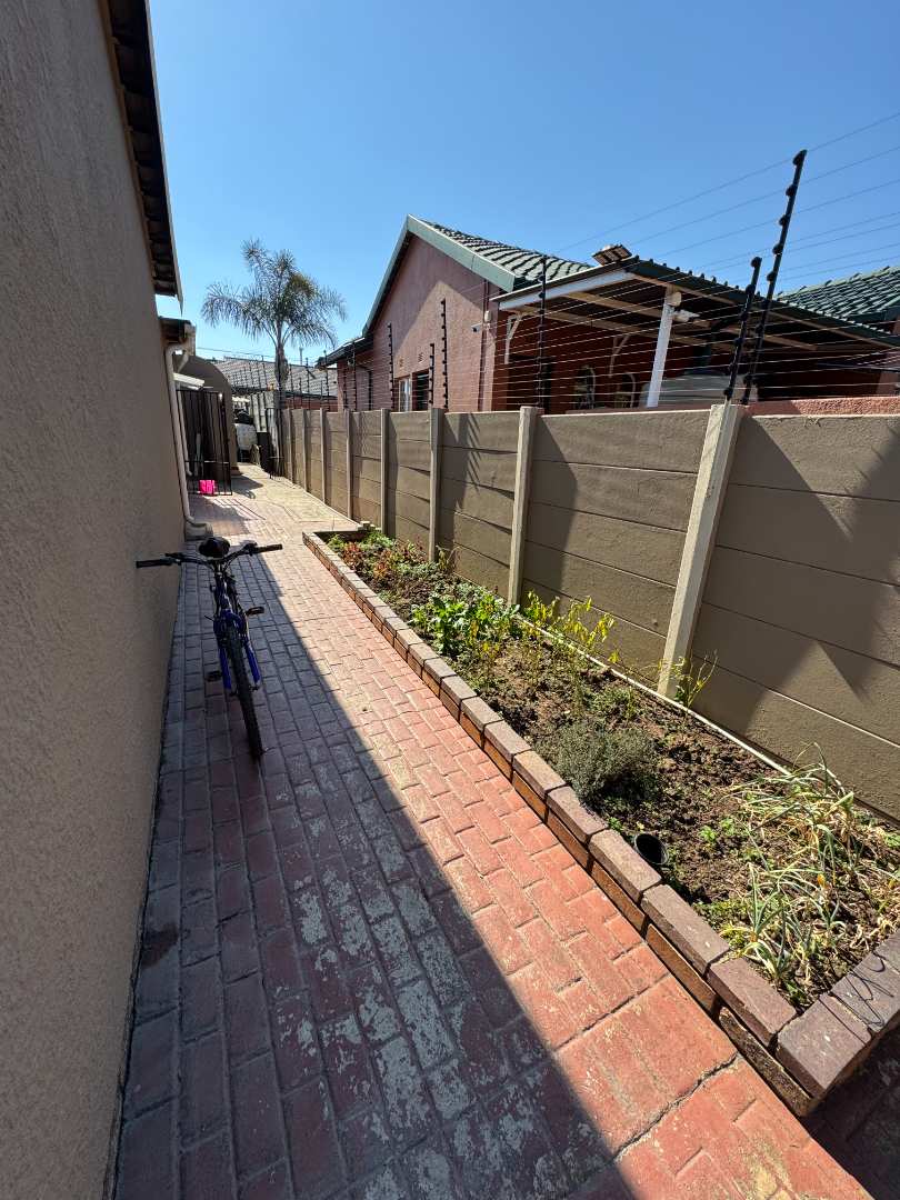 3 Bedroom Property for Sale in Verwoerdpark Gauteng
