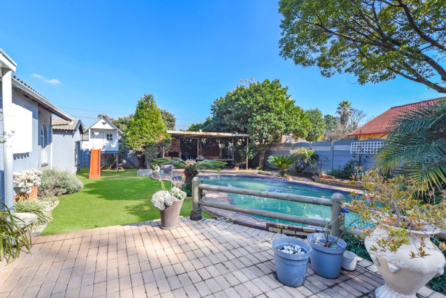 4 Bedroom Property for Sale in Brackendowns Gauteng