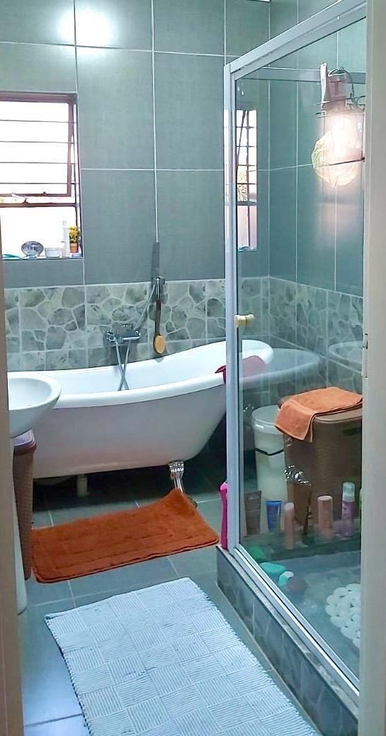 2 Bedroom Property for Sale in Liefde en Vrede Gauteng
