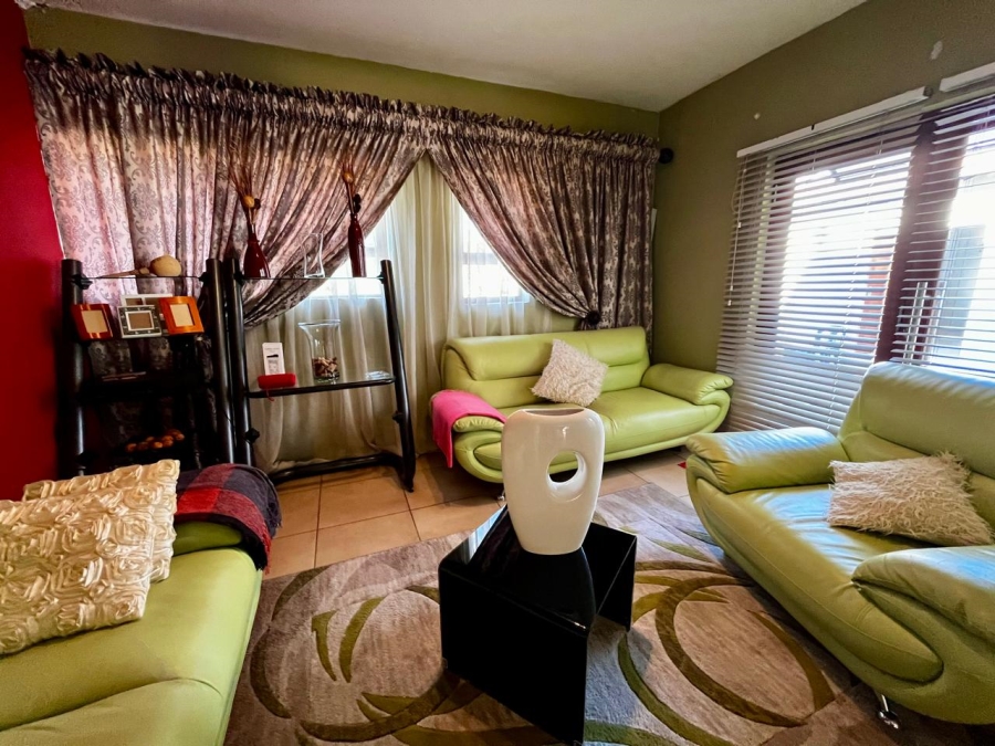 4 Bedroom Property for Sale in Willow Acres Gauteng