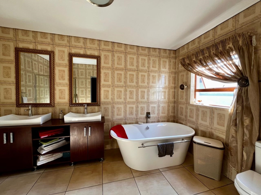 4 Bedroom Property for Sale in Willow Acres Gauteng