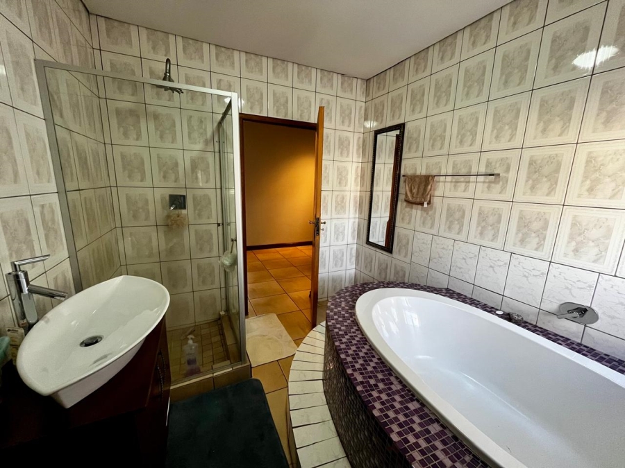 4 Bedroom Property for Sale in Willow Acres Gauteng