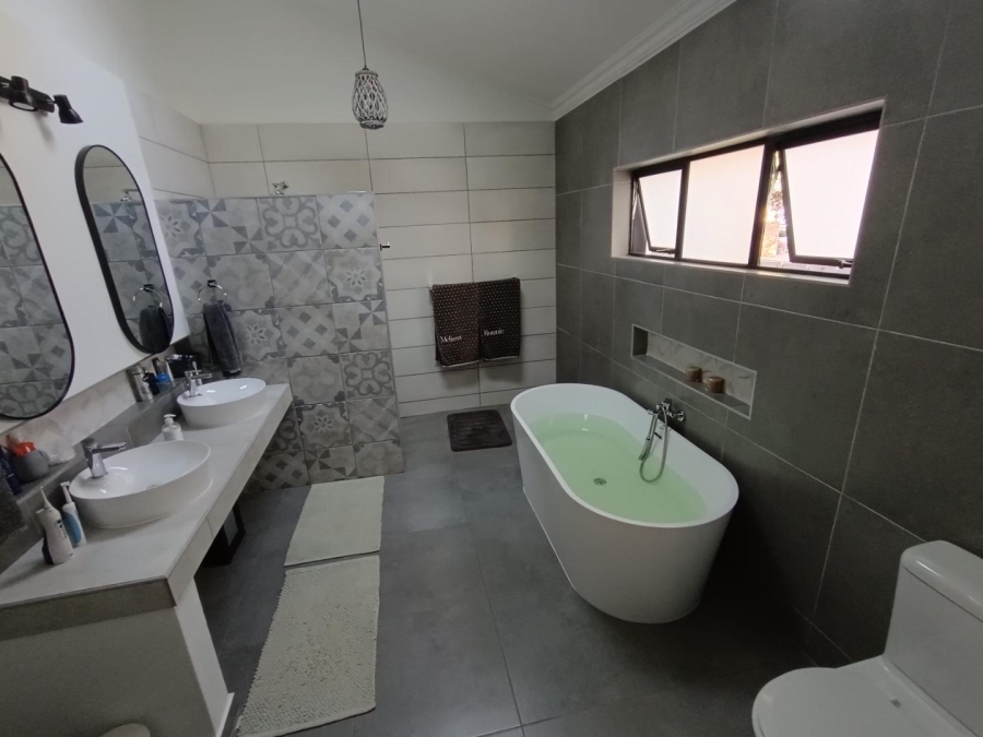3 Bedroom Property for Sale in Zwartkop Gauteng