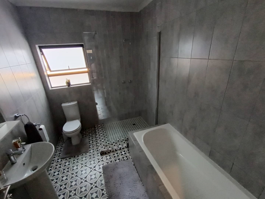 3 Bedroom Property for Sale in Zwartkop Gauteng