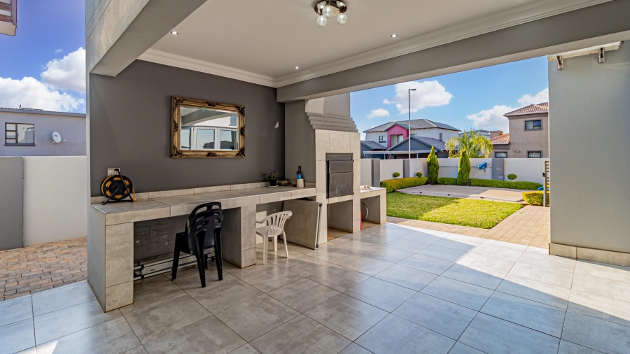 4 Bedroom Property for Sale in Zambezi Manor Lifestyle Estate Gauteng