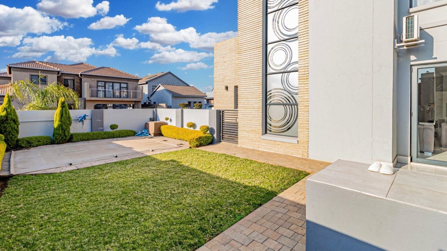 4 Bedroom Property for Sale in Zambezi Manor Lifestyle Estate Gauteng