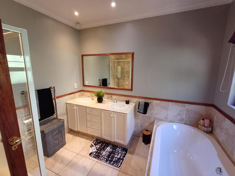 To Let 4 Bedroom Property for Rent in Northcliff Gauteng