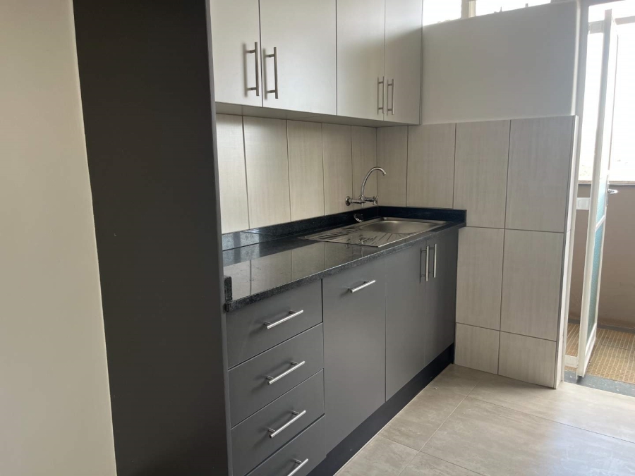 To Let 2 Bedroom Property for Rent in Roodepoort Gauteng