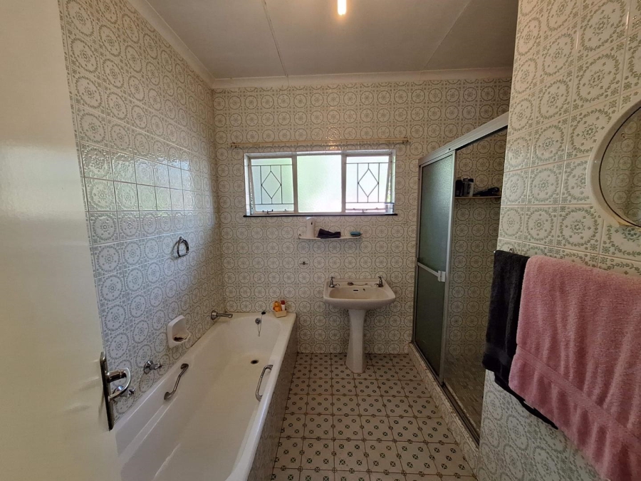 To Let 4 Bedroom Property for Rent in Kelland Gauteng
