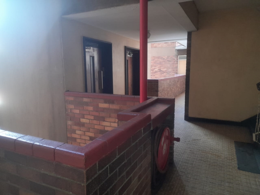 2 Bedroom Property for Sale in Hillbrow Gauteng