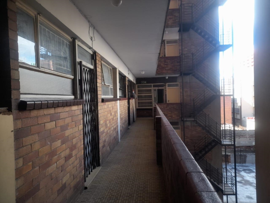 2 Bedroom Property for Sale in Hillbrow Gauteng