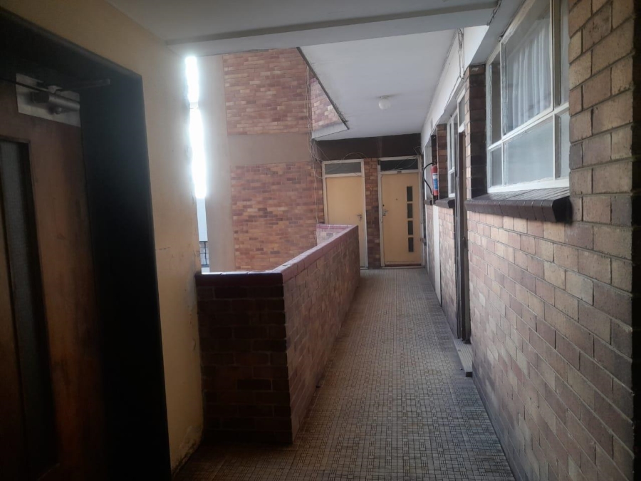 2 Bedroom Property for Sale in Hillbrow Gauteng