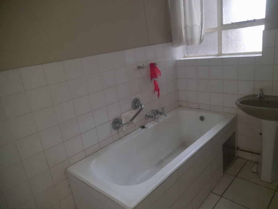 2 Bedroom Property for Sale in Hillbrow Gauteng