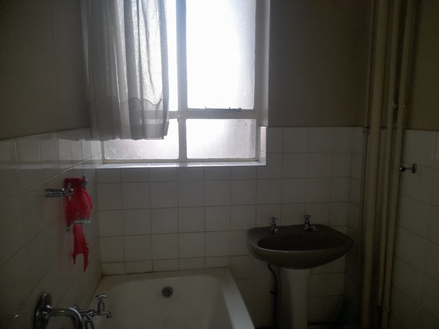 2 Bedroom Property for Sale in Hillbrow Gauteng
