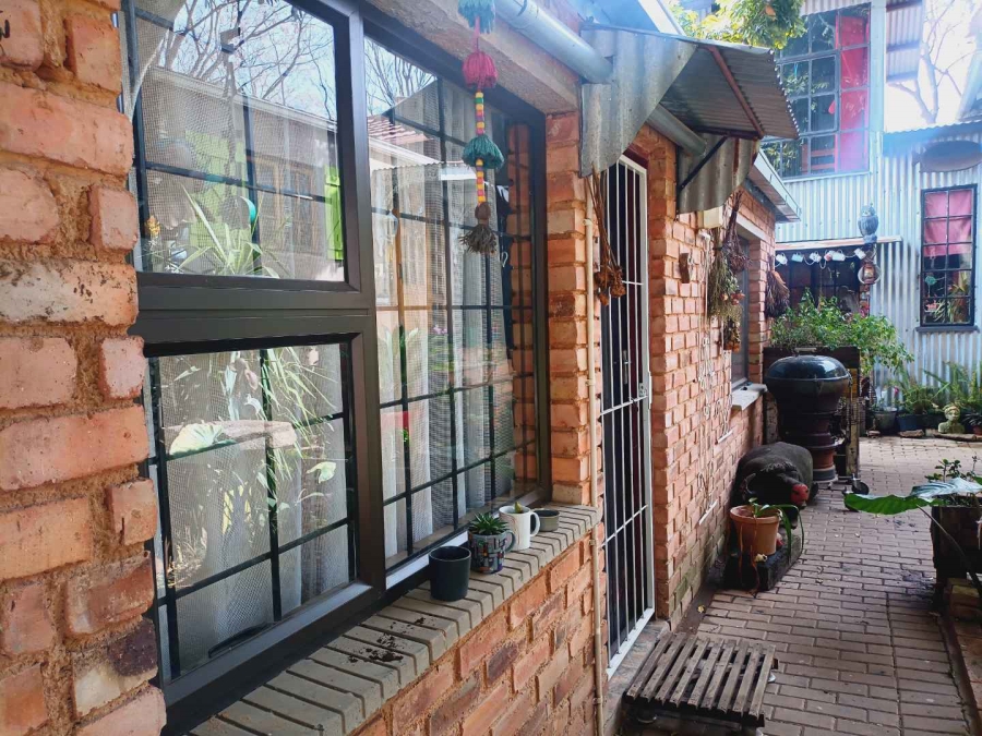 6 Bedroom Property for Sale in Westdene Gauteng