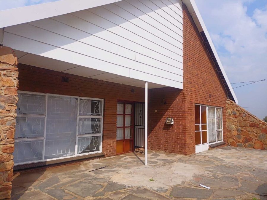 4 Bedroom Property for Sale in Newclare Gauteng