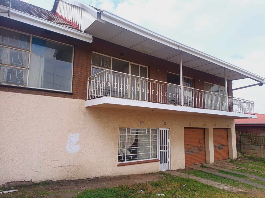 4 Bedroom Property for Sale in Newclare Gauteng