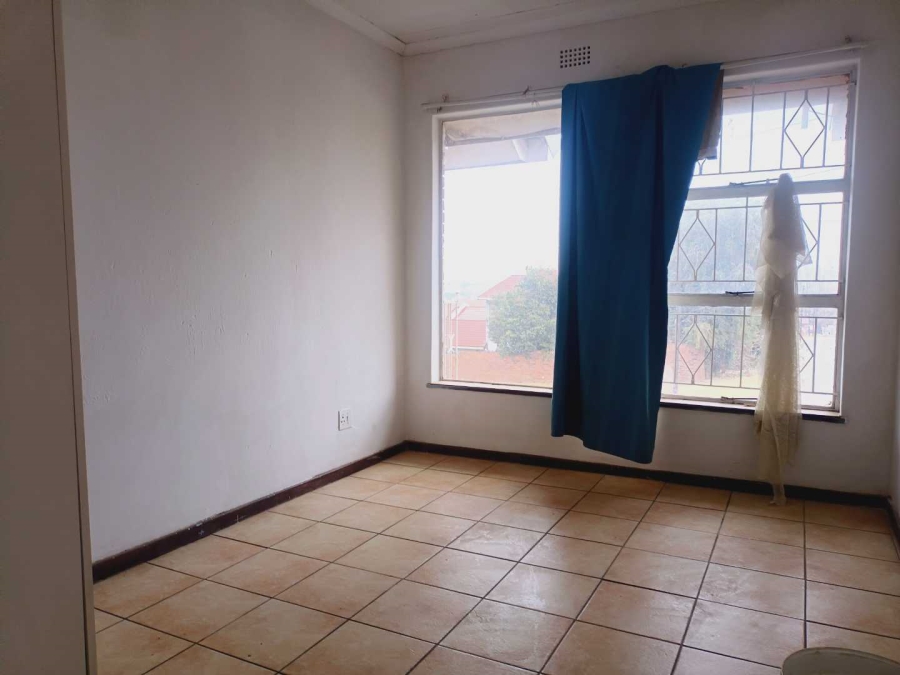 4 Bedroom Property for Sale in Newclare Gauteng