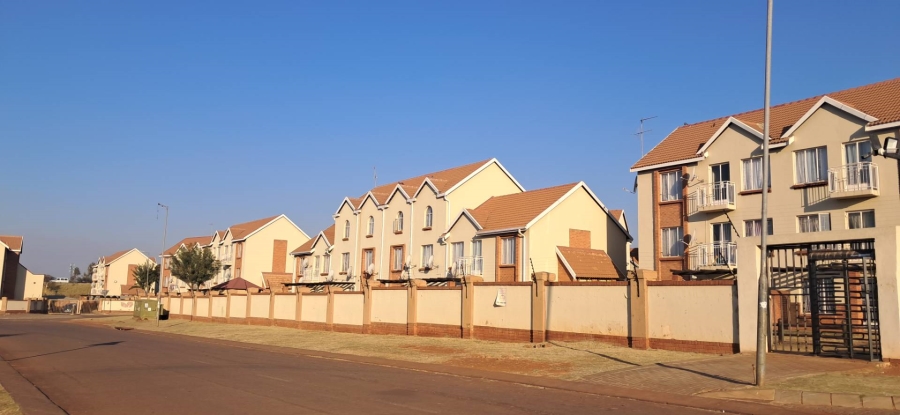 2 Bedroom Property for Sale in The Orchards Gauteng