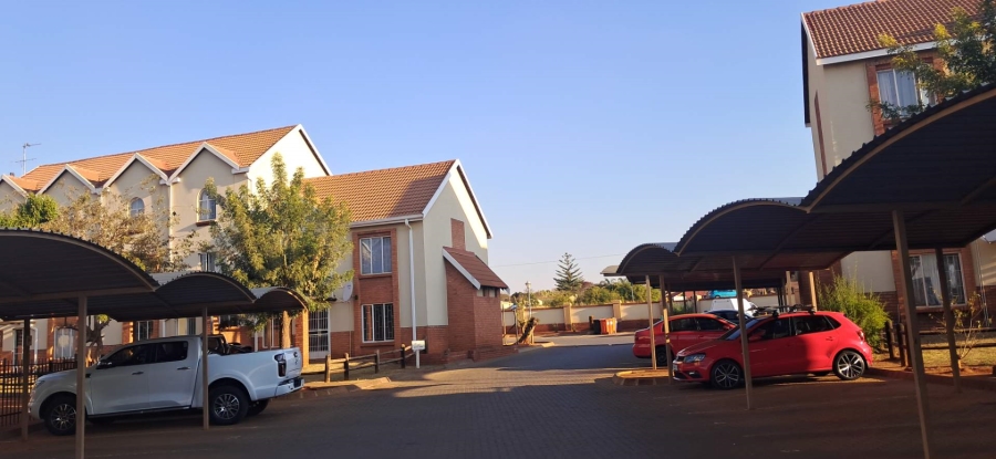 2 Bedroom Property for Sale in The Orchards Gauteng