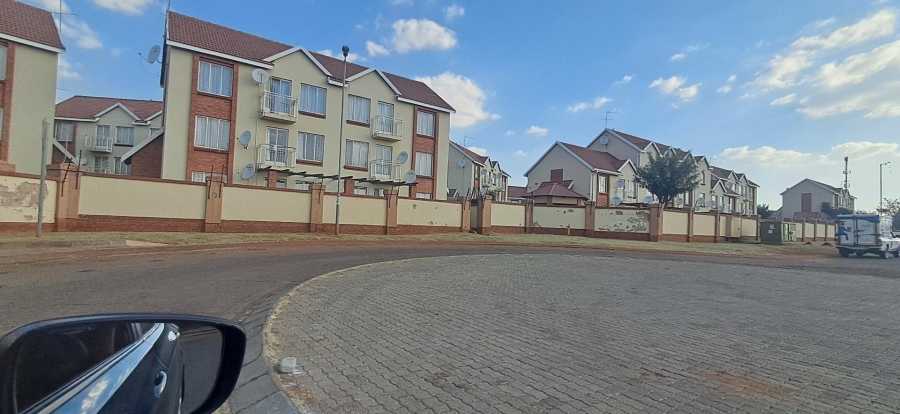 2 Bedroom Property for Sale in The Orchards Gauteng
