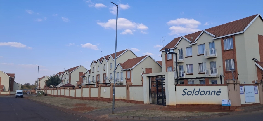 2 Bedroom Property for Sale in The Orchards Gauteng
