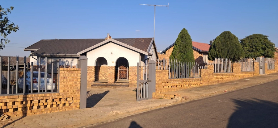 3 Bedroom Property for Sale in Soshanguve DD Gauteng
