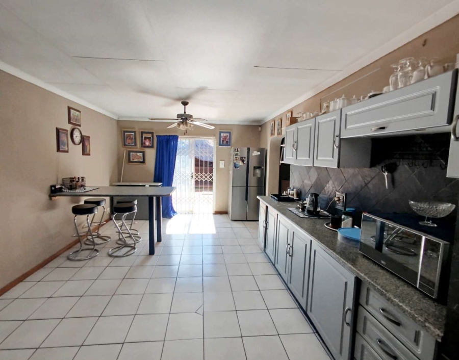 To Let 4 Bedroom Property for Rent in Doornpoort Gauteng
