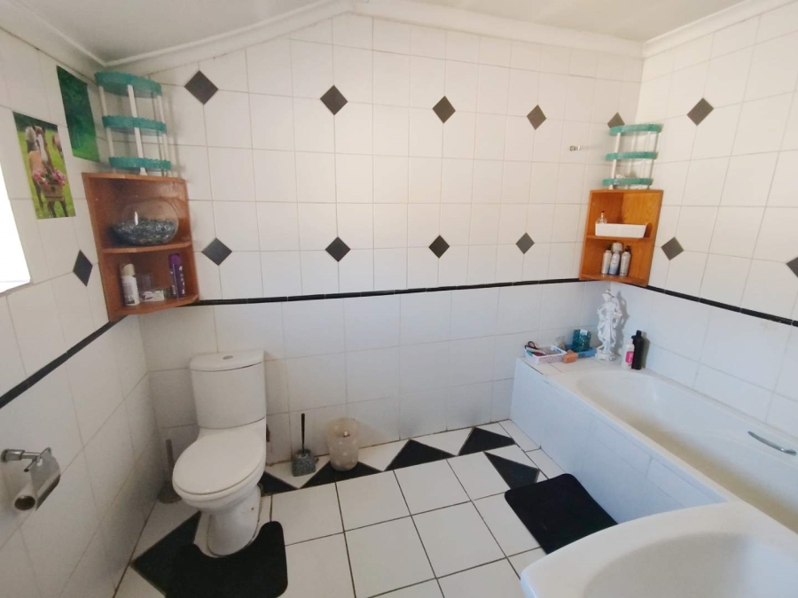 To Let 4 Bedroom Property for Rent in Doornpoort Gauteng