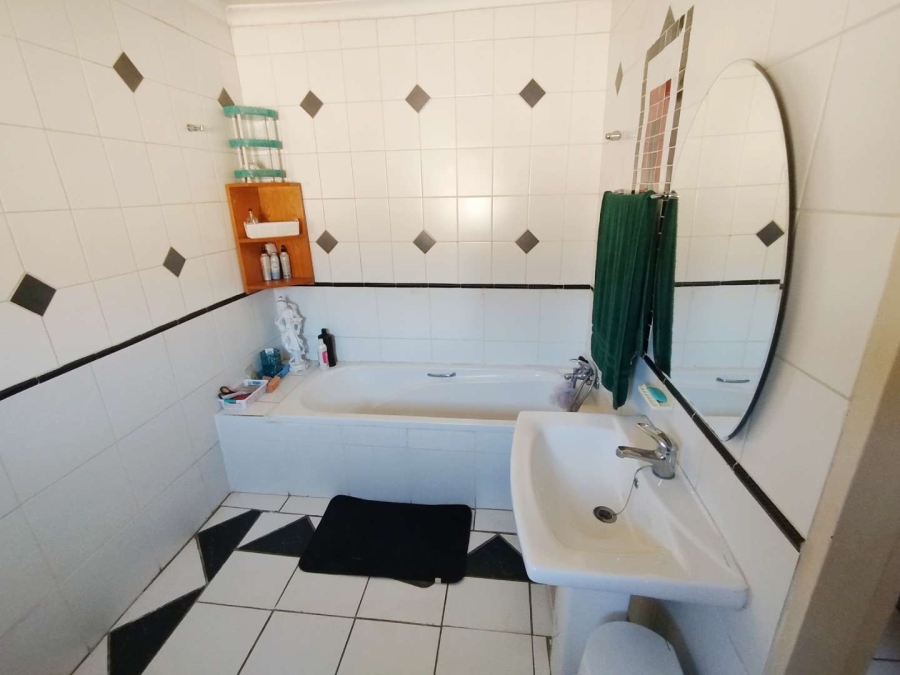 To Let 4 Bedroom Property for Rent in Doornpoort Gauteng