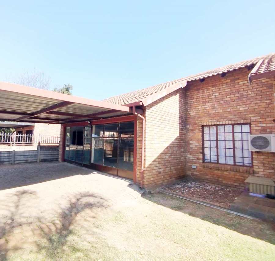To Let 4 Bedroom Property for Rent in Doornpoort Gauteng