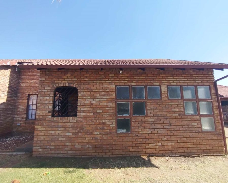 To Let 4 Bedroom Property for Rent in Doornpoort Gauteng