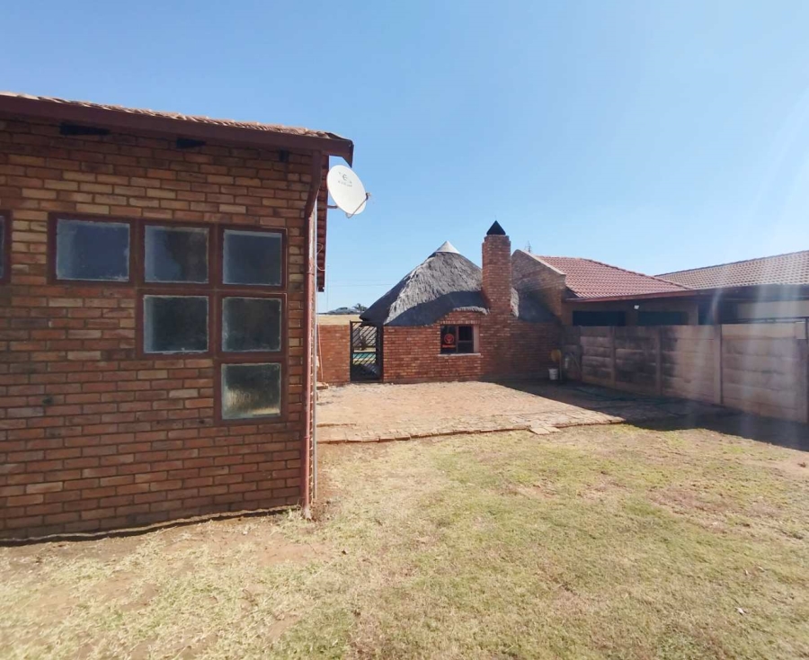 To Let 4 Bedroom Property for Rent in Doornpoort Gauteng