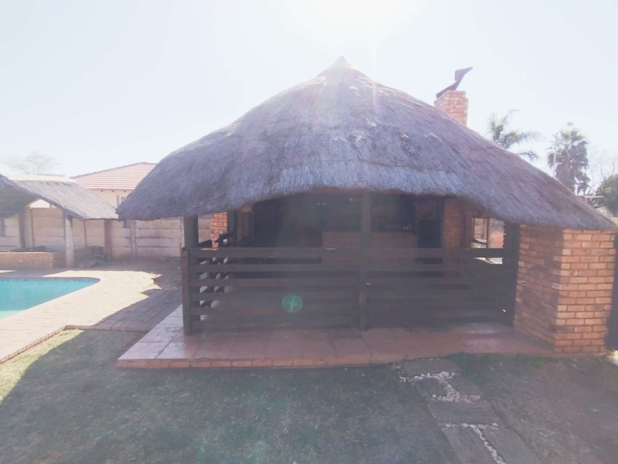 To Let 4 Bedroom Property for Rent in Doornpoort Gauteng