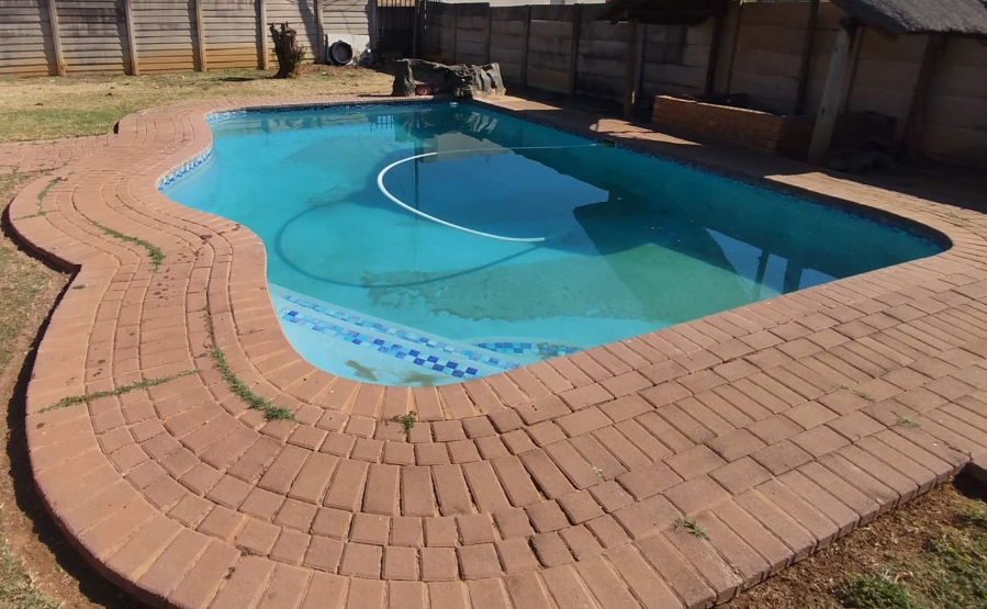 To Let 4 Bedroom Property for Rent in Doornpoort Gauteng