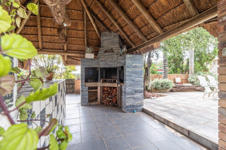 To Let 4 Bedroom Property for Rent in Roodekrans Gauteng