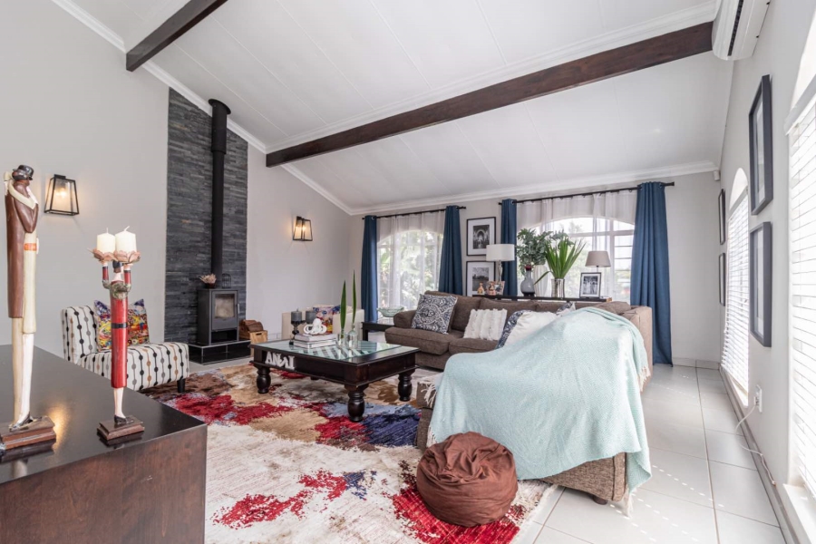 To Let 4 Bedroom Property for Rent in Roodekrans Gauteng