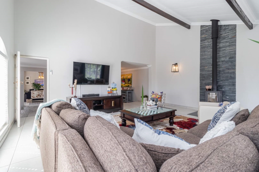 To Let 4 Bedroom Property for Rent in Roodekrans Gauteng