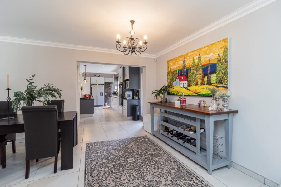 To Let 4 Bedroom Property for Rent in Roodekrans Gauteng