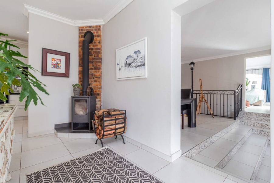 To Let 4 Bedroom Property for Rent in Roodekrans Gauteng