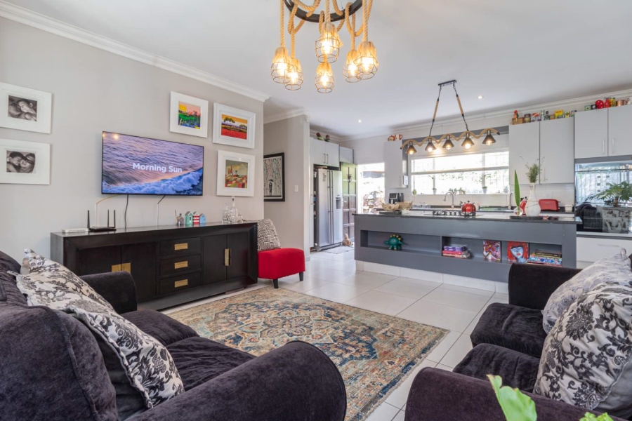 To Let 4 Bedroom Property for Rent in Roodekrans Gauteng