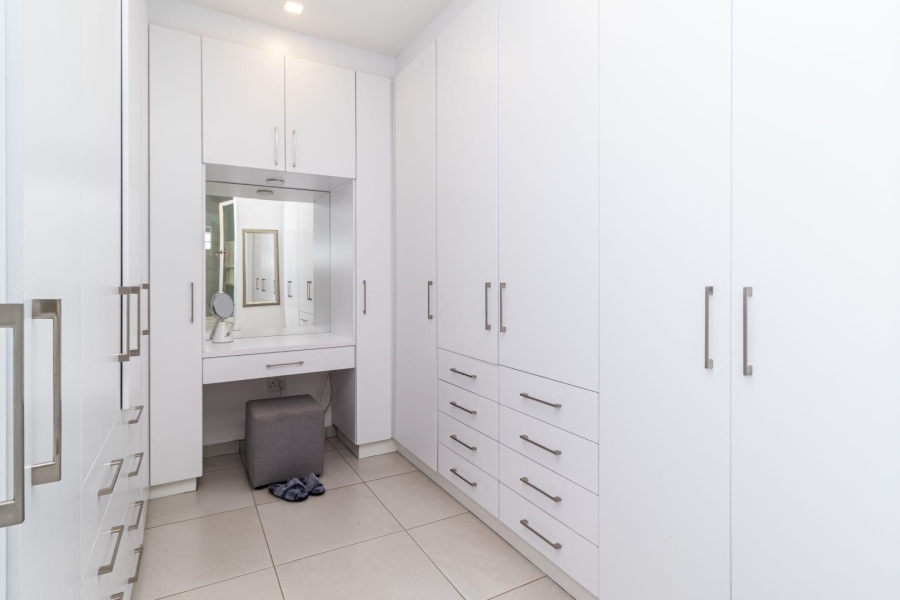 To Let 4 Bedroom Property for Rent in Roodekrans Gauteng